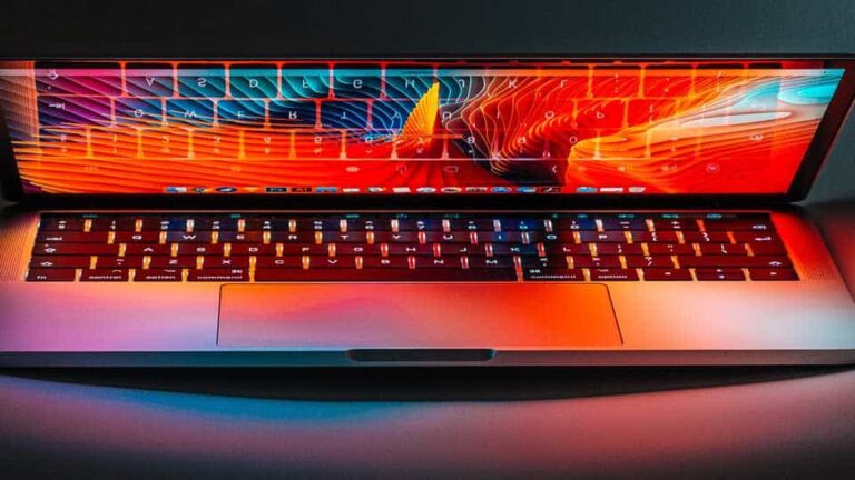 Login Assistance header - Michal Kubalczyk, Unsplash